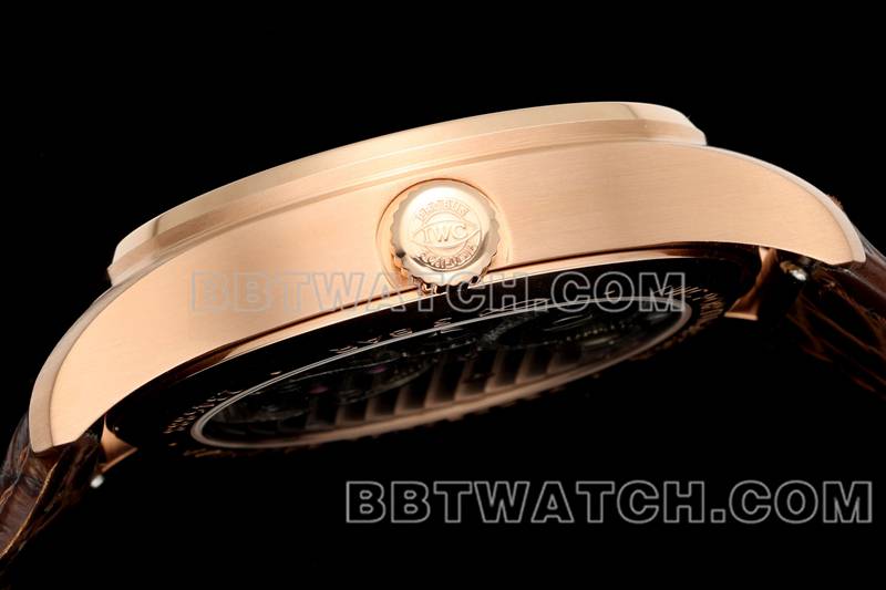 万国最优复刻手表RMS厂葡萄牙白盘玫瑰金陀飞轮机械皮带款侧面实拍图