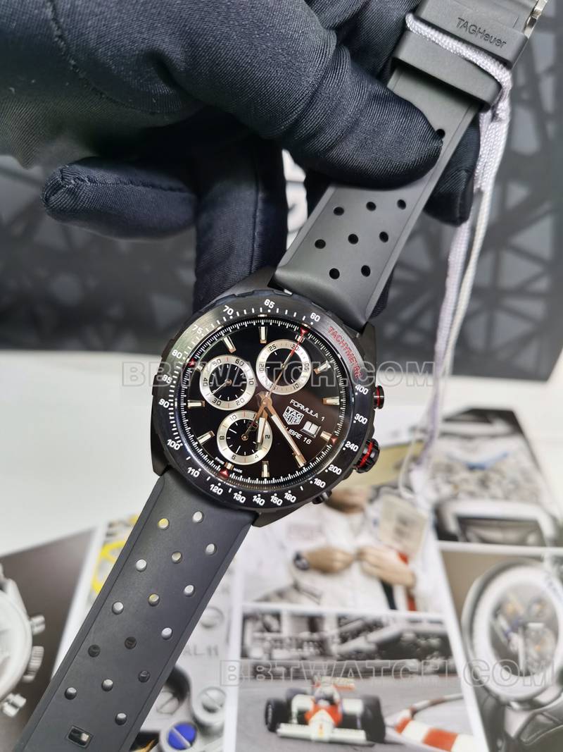 泰格豪雅最优复刻手表F1黑盘黑壳44mm计时机械橡胶款正面实拍图
