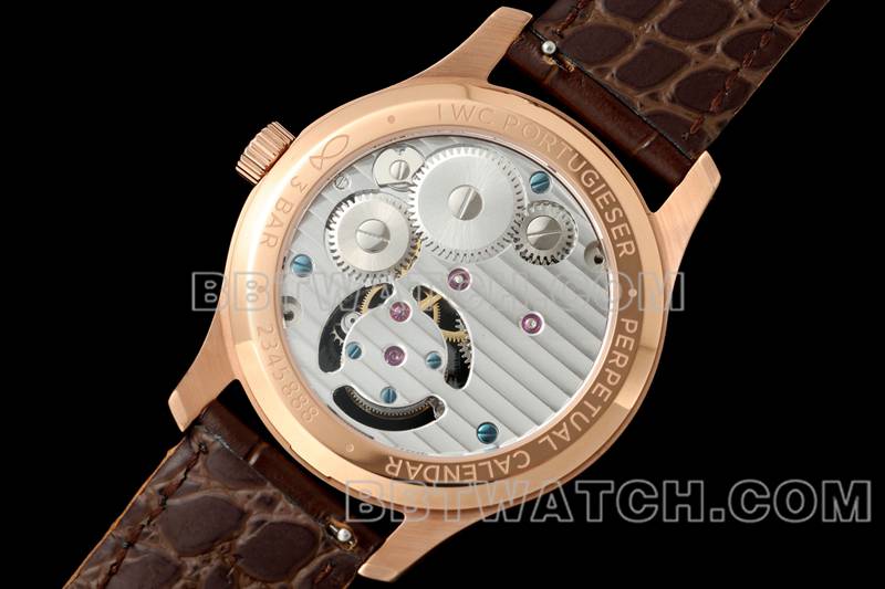 万国最优复刻手表RMS厂葡萄牙白盘玫瑰金陀飞轮机械皮带款背面实拍图