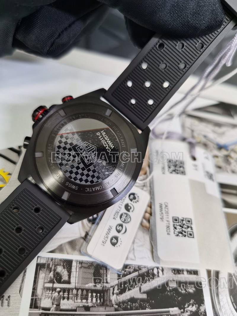 泰格豪雅最优复刻手表F1黑盘黑壳44mm计时机械橡胶款背面实拍图