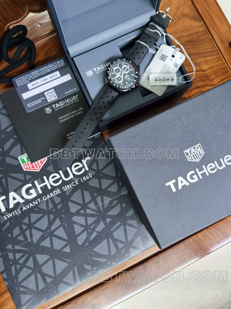 泰格豪雅最优复刻手表F1黑盘黑壳44mm计时机械橡胶款正面实拍图