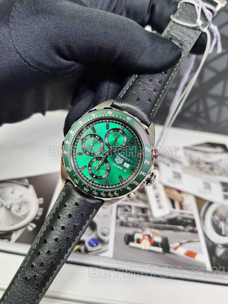 泰格豪雅1:1复刻手表F1绿盘44mm计时机械皮带款正面实拍图