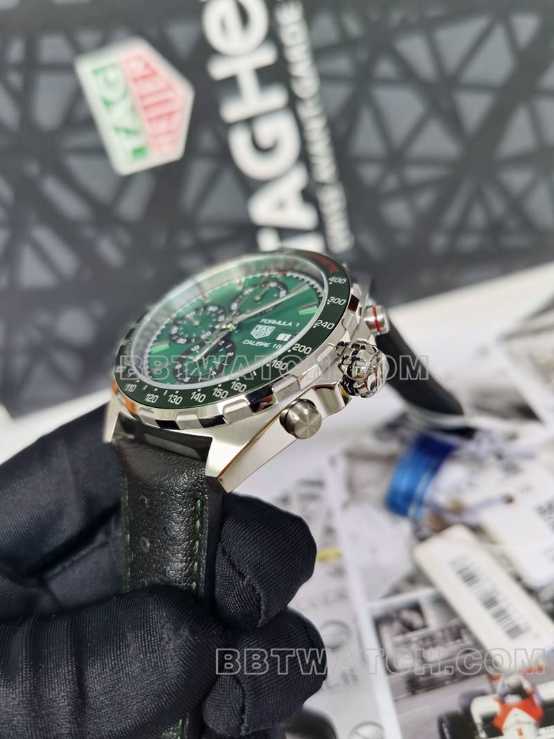泰格豪雅1:1复刻手表F1绿盘44mm计时机械皮带款侧面实拍图