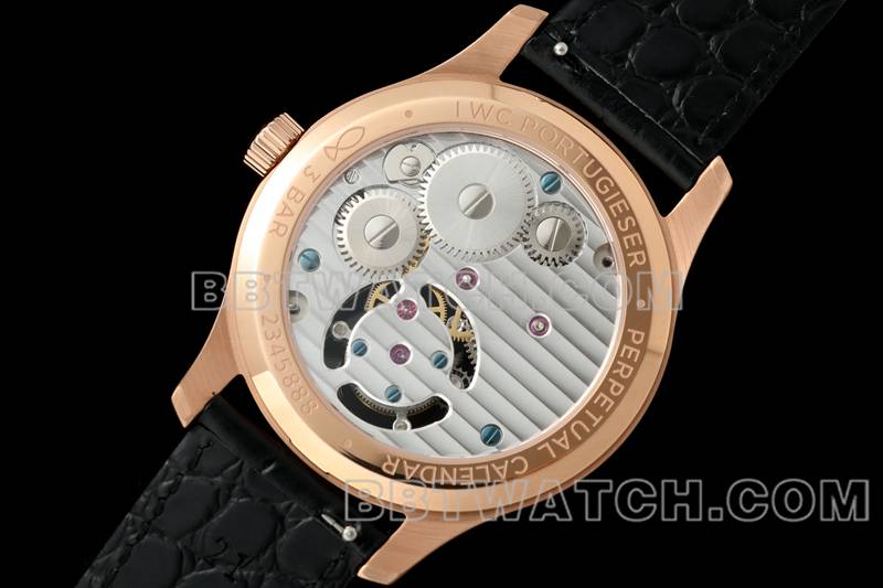 万国1:1复刻手表RMS厂葡萄牙黑盘玫瑰金陀飞轮机械皮带款背面实拍图