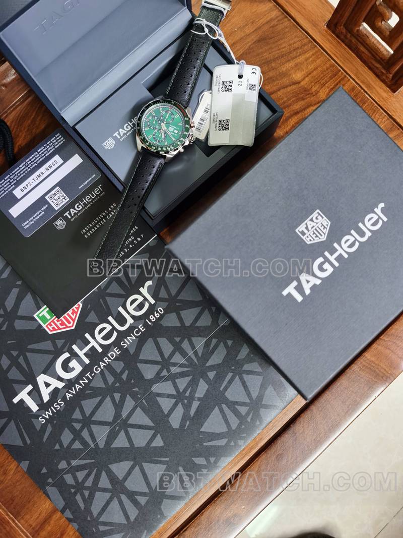 泰格豪雅1:1复刻手表F1绿盘44mm计时机械皮带款正面实拍图