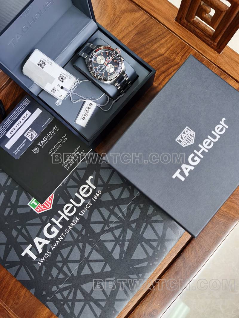 泰格豪雅超级克隆手表F1计时44mm黑盘机械钢带款正面实拍图