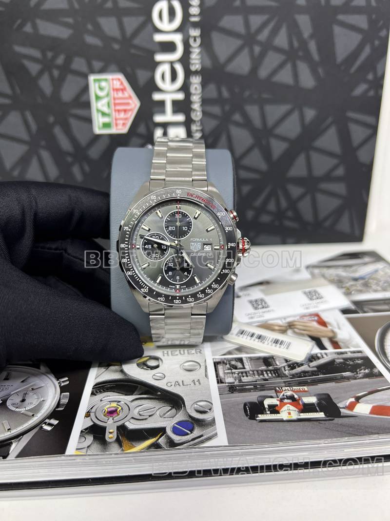 泰格豪雅最佳复刻手表F1计时44mm灰盘机械钢带款正面实拍图