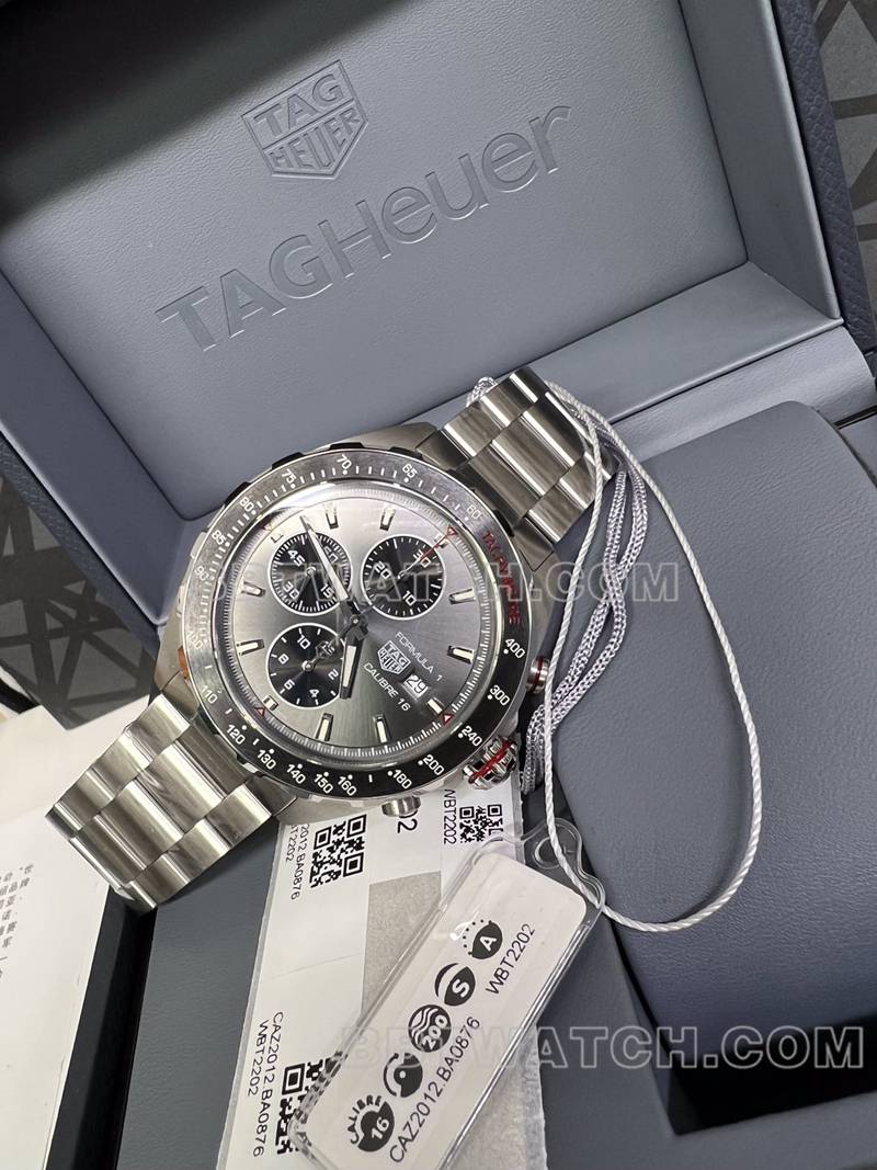 泰格豪雅最佳复刻手表F1计时44mm灰盘机械钢带款正面实拍图