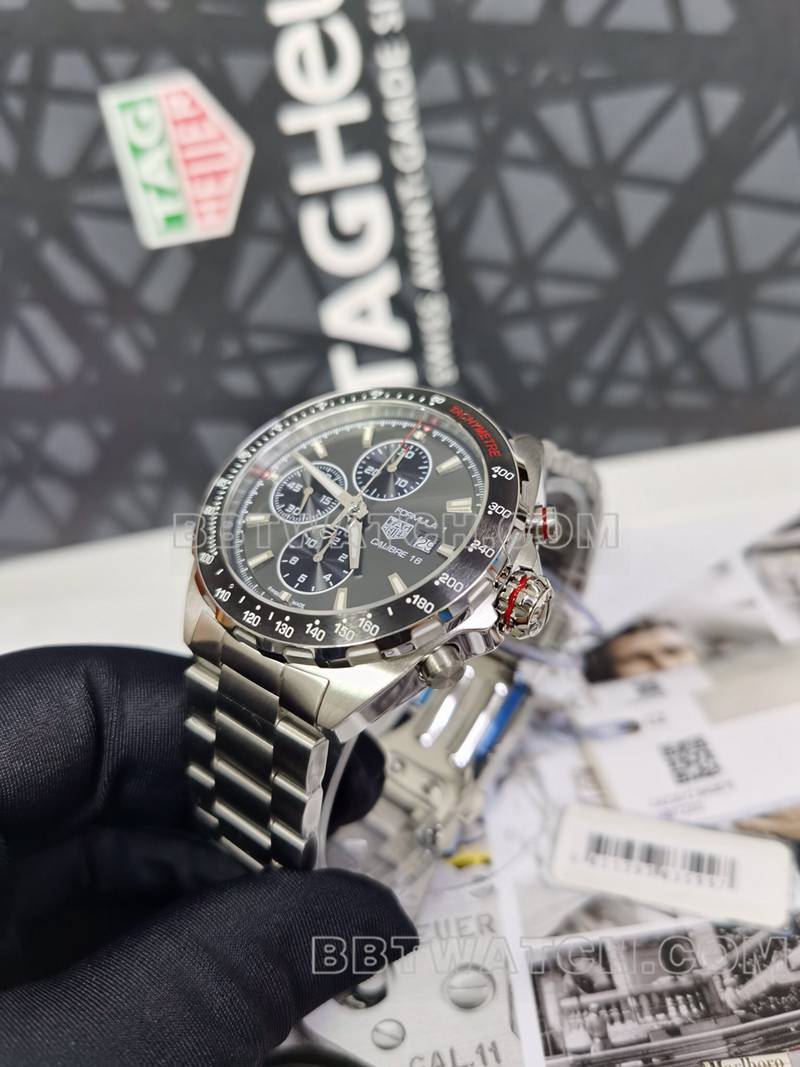 泰格豪雅最佳复刻手表F1计时44mm灰盘机械钢带款侧面实拍图