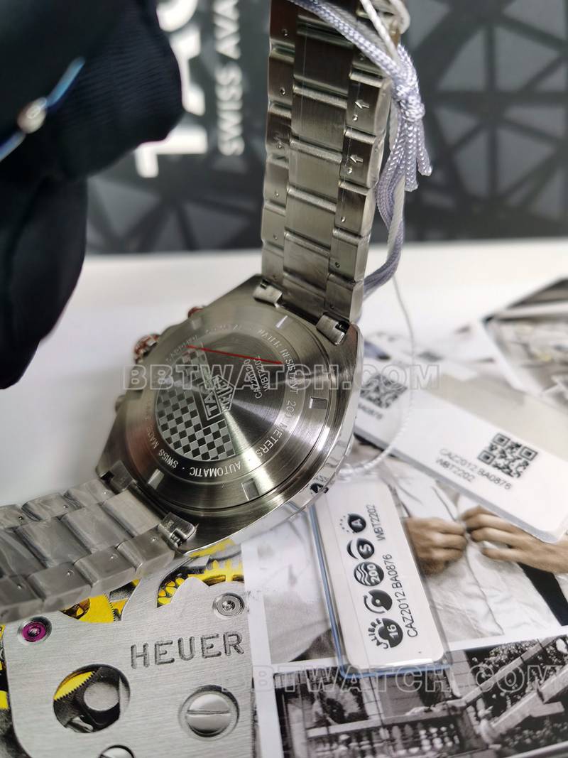 泰格豪雅最佳复刻手表F1计时44mm灰盘机械钢带款背面实拍图