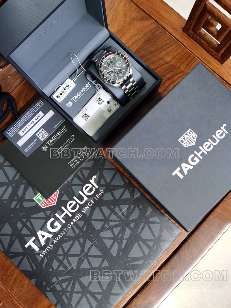 泰格豪雅最佳复刻手表F1计时44mm灰盘机械钢带款正面实拍图