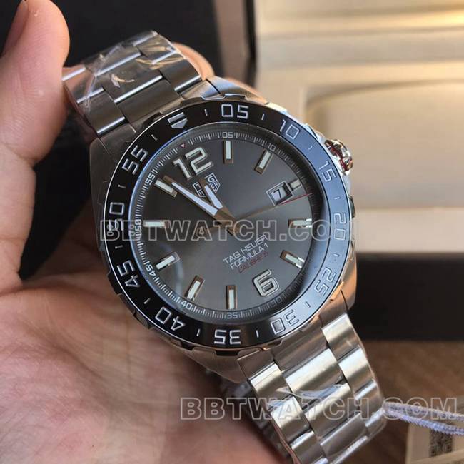 泰格豪雅最佳复刻手表F1灰盘43mm机械钢带款正面实拍图