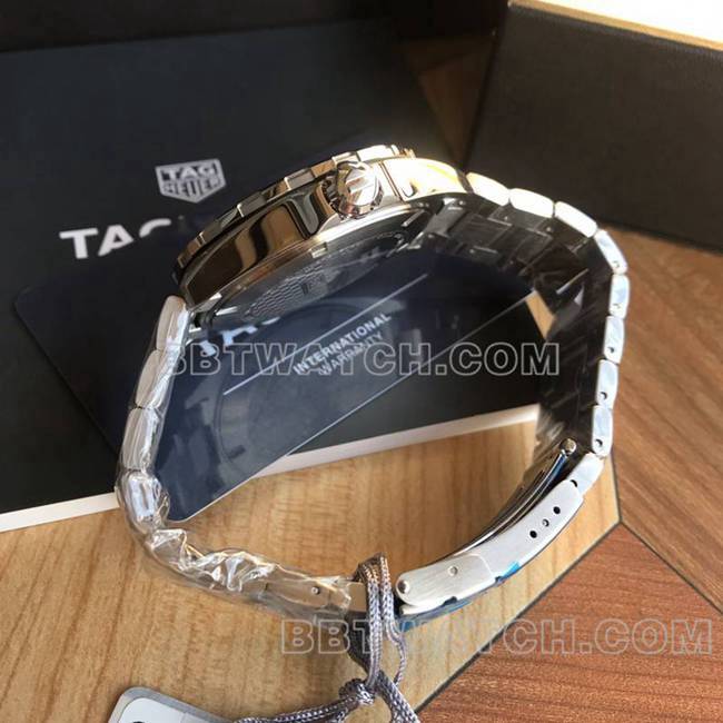 泰格豪雅最佳复刻手表F1灰盘43mm机械钢带款北侧面实拍图