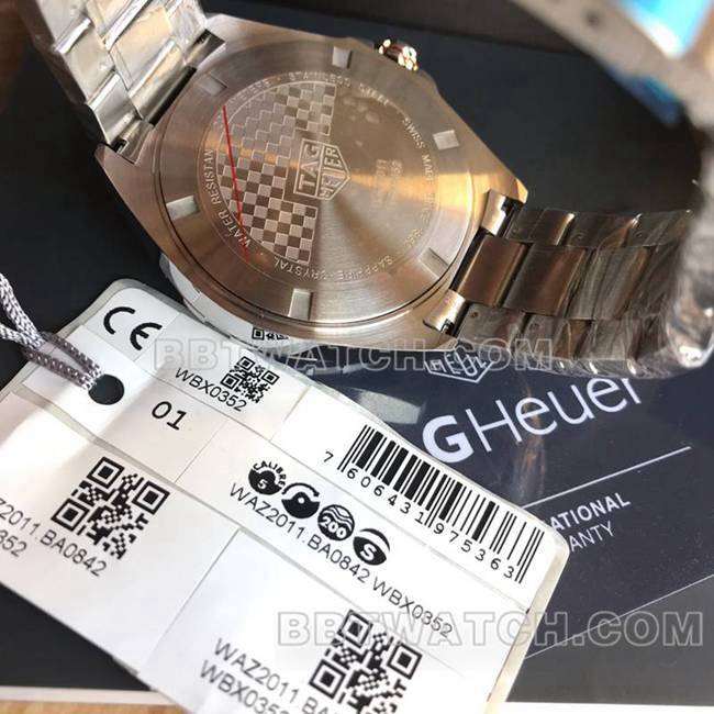 泰格豪雅最佳复刻手表F1灰盘43mm机械钢带款背面实拍图