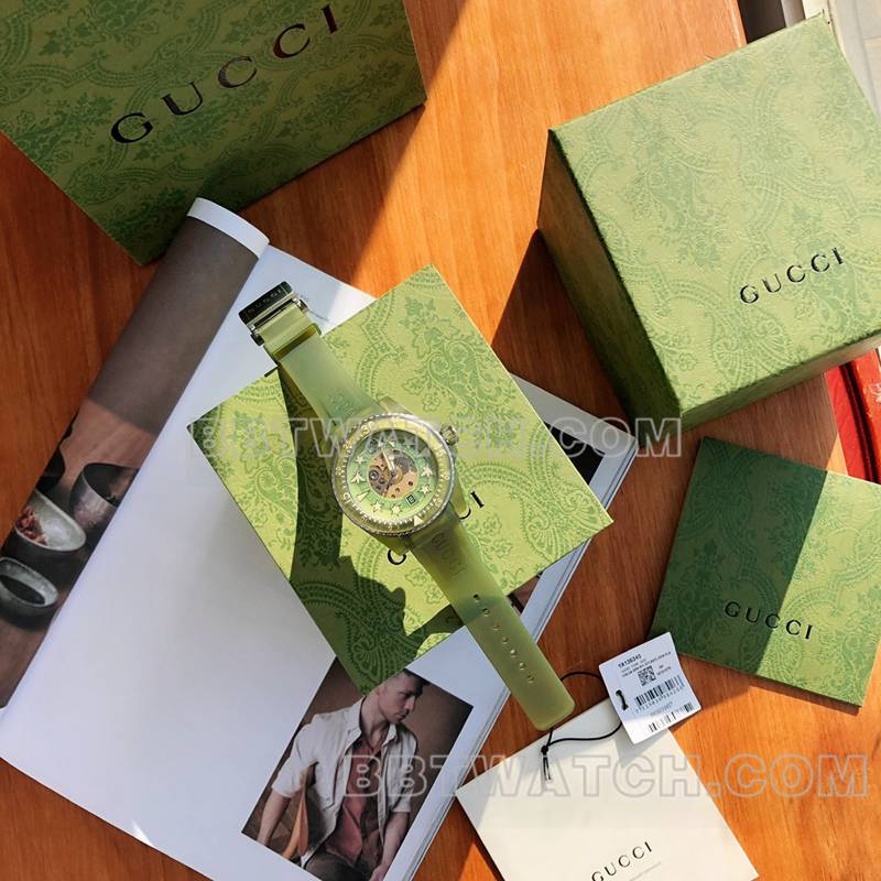 古驰超级克隆手表40mm绿盘SW200机械机芯橡胶款正面实拍图