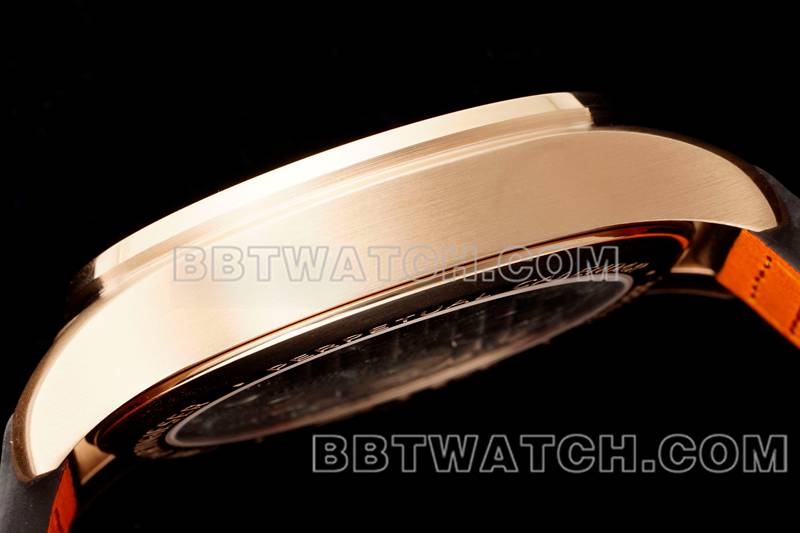 万国顶级复刻手表RMS厂飞行员蓝盘玫瑰金陀飞轮机械皮带款侧面实拍图