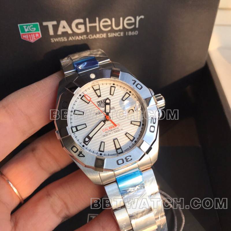 泰格豪雅顶级复刻手表竞潜41mm白盘橙针机械钢带款正面实拍图