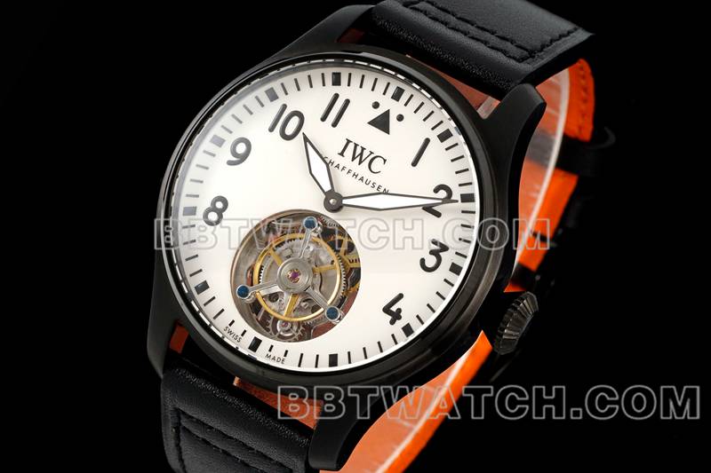 万国最优复刻手表RMS厂飞行员白盘黑壳陀飞轮机械皮带款正面实拍图