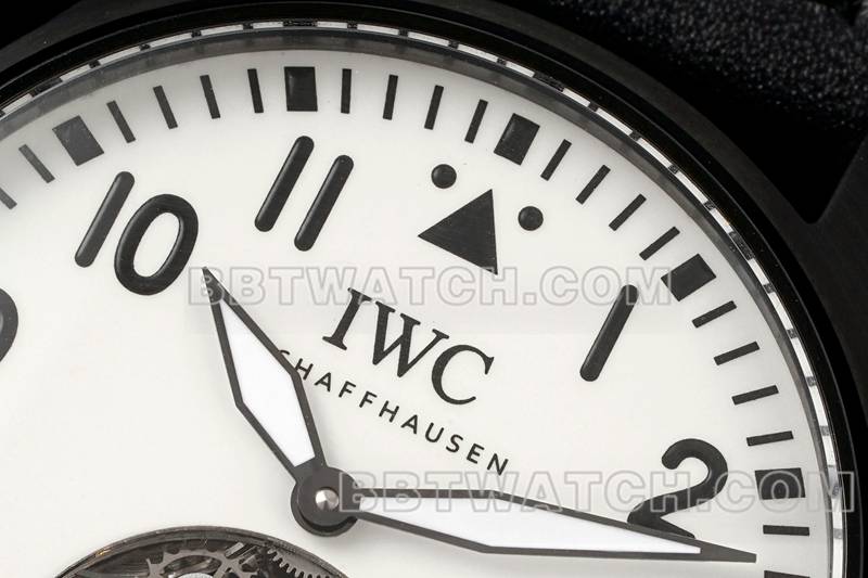 万国最优复刻手表RMS厂飞行员白盘黑壳陀飞轮机械皮带款正面实拍图