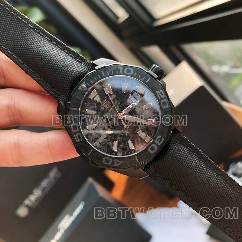 泰格豪雅最优复刻手表竞潜黑盘碳纤维41mm机械皮带款正面实拍图