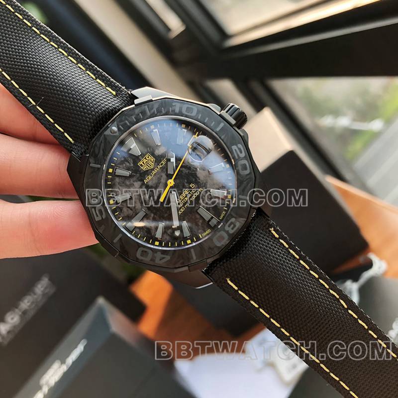 泰格豪雅最优复刻手表竞潜黑盘碳纤维41mm机械皮带款正面实拍图