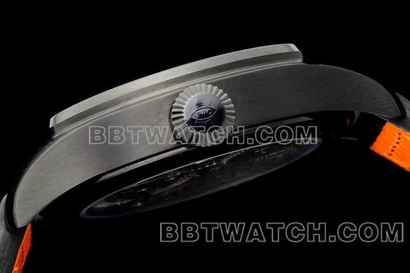 万国最优复刻手表RMS厂飞行员白盘黑壳陀飞轮机械皮带款侧面实拍图