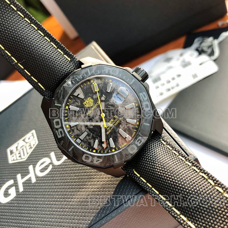 泰格豪雅最优复刻手表竞潜黑盘碳纤维41mm机械皮带款正面实拍图