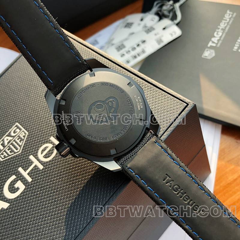 泰格豪雅最优复刻手表竞潜黑盘碳纤维41mm机械皮带款背面实拍图