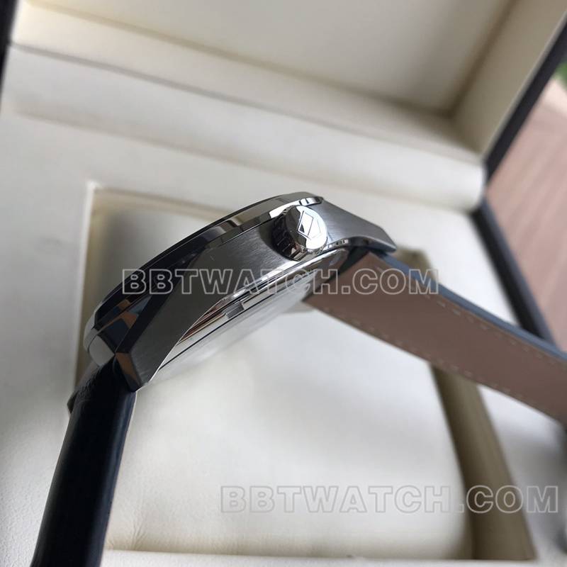泰格豪雅1:1复刻手表卡莱拉黑盘双日历机械皮带款侧面实拍图