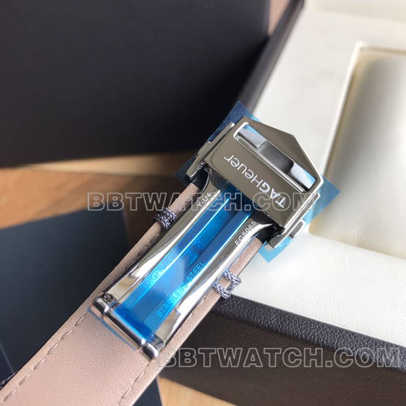 泰格豪雅1:1复刻手表卡莱拉黑盘双日历机械皮带款表扣实拍图