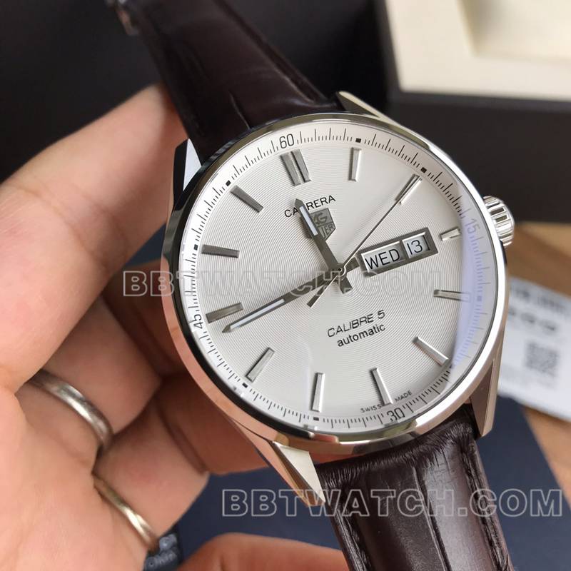 泰格豪雅超级克隆手表卡莱拉白盘银针双日历机械皮带款正面实拍图