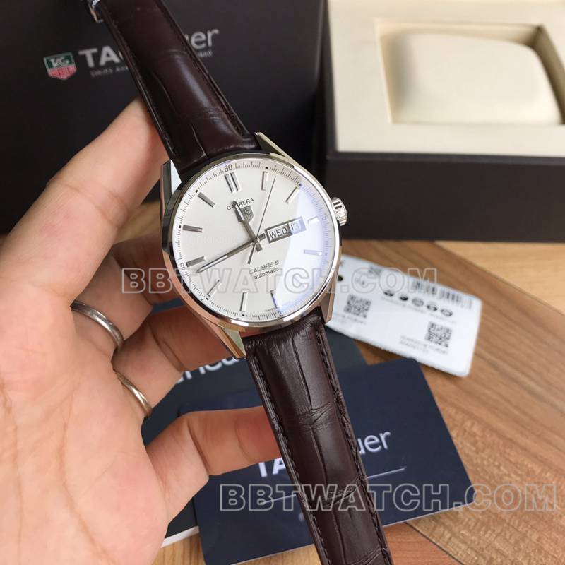 泰格豪雅超级克隆手表卡莱拉白盘银针双日历机械皮带款正面实拍图