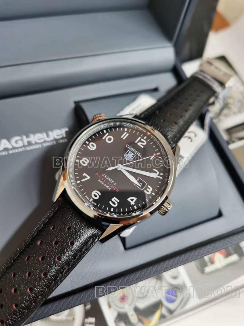 泰格豪雅1:1复刻手表卡莱拉黑盘43mm机械皮带款正面实拍图