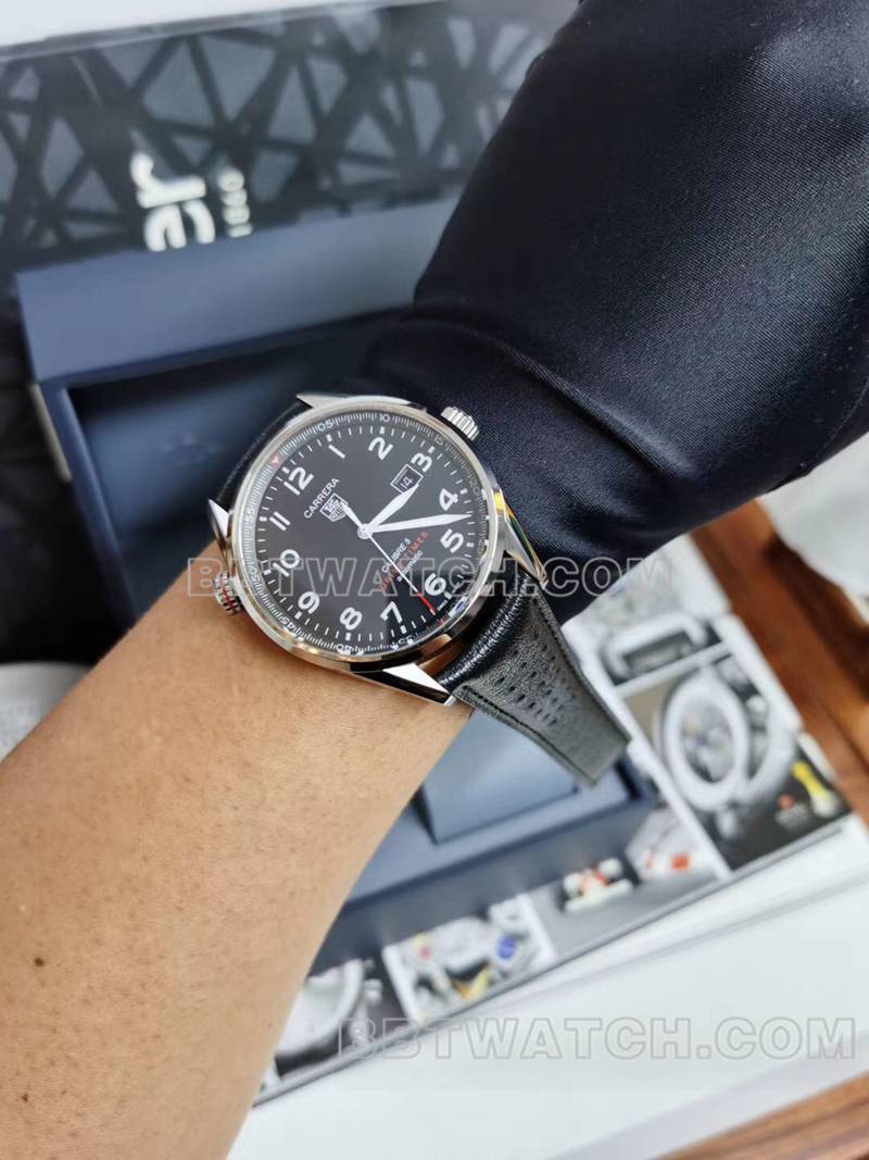 泰格豪雅1:1复刻手表卡莱拉黑盘43mm机械皮带款正面实拍图