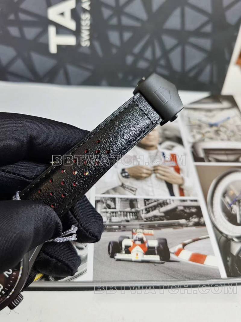 泰格豪雅超级克隆手表卡莱拉黑盘黑壳43mm机械皮带款表带实拍图