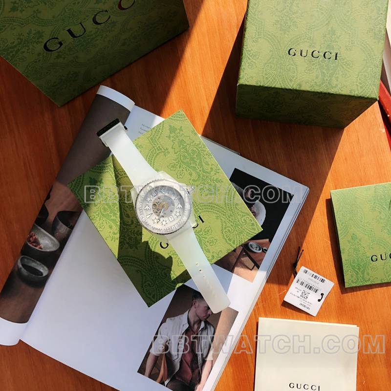 古驰最佳复刻手表40mm灰盘SW200机械机芯橡胶款正面实拍图