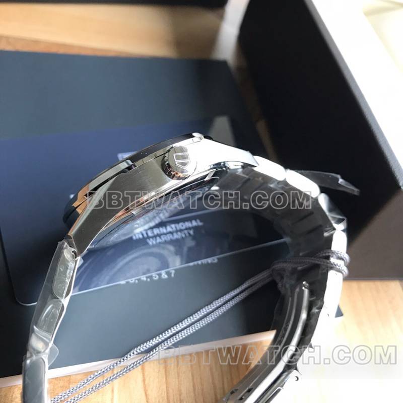 泰格豪雅1:1复刻手表原单卡莱拉黑盘金针双日历机械棕色钢带款侧面实拍图