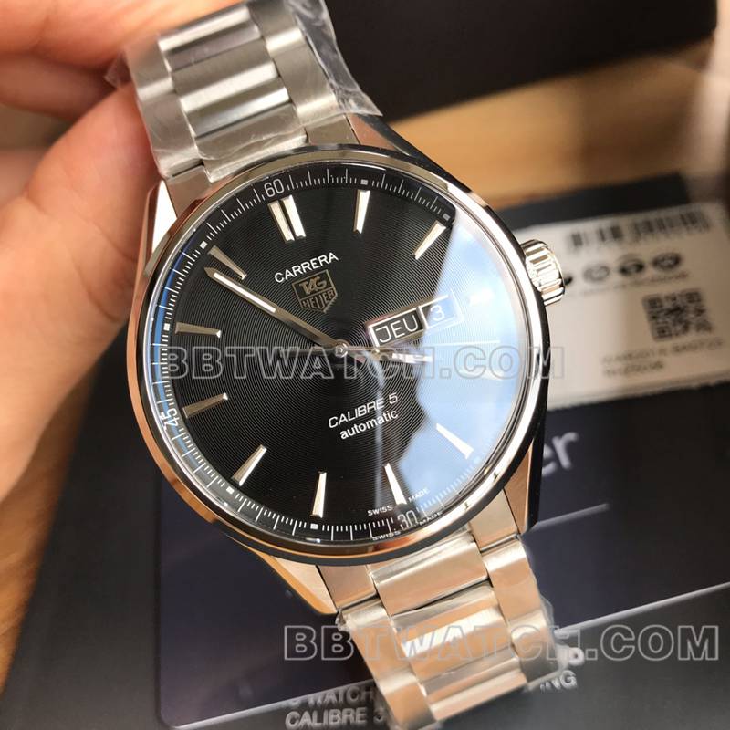 泰格豪雅最佳复刻手表原单卡莱拉黑盘双日历机械钢带款正面实拍图