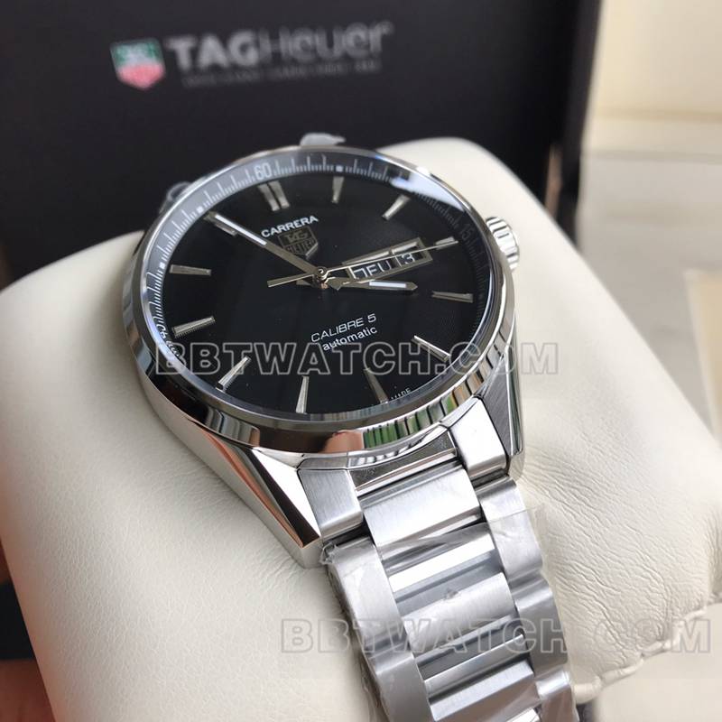 泰格豪雅最佳复刻手表原单卡莱拉黑盘双日历机械钢带款正面实拍图