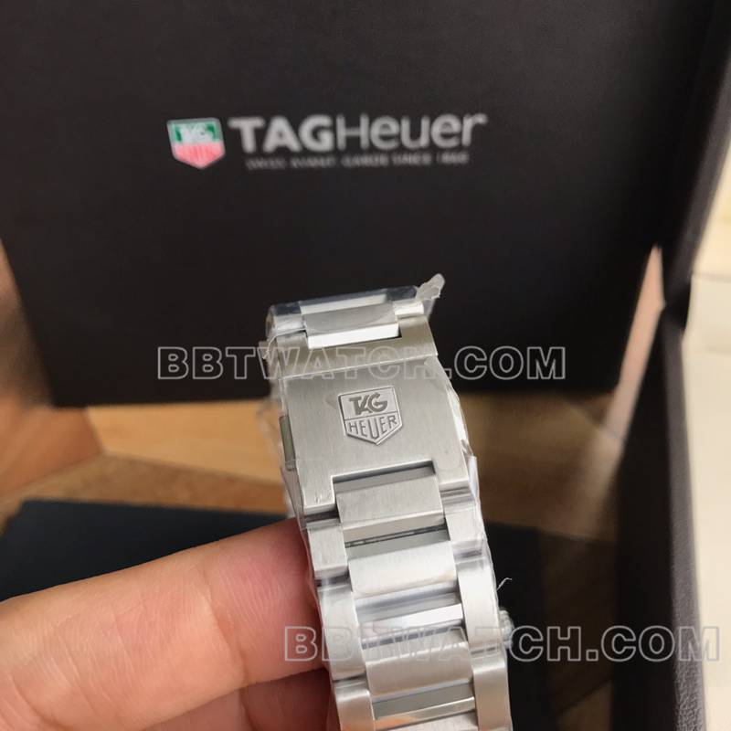 泰格豪雅最佳复刻手表原单卡莱拉黑盘双日历机械钢带款表带实拍图