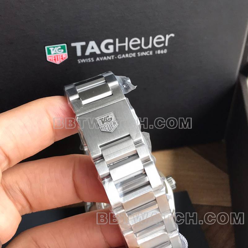 泰格豪雅顶级复刻手表原单卡莱拉白盘双日历机械钢带款表带实拍图