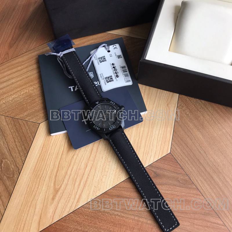 泰格豪雅1:1复刻手表原单竞潜黑盘黑壳机械黑色皮带款正面实拍图