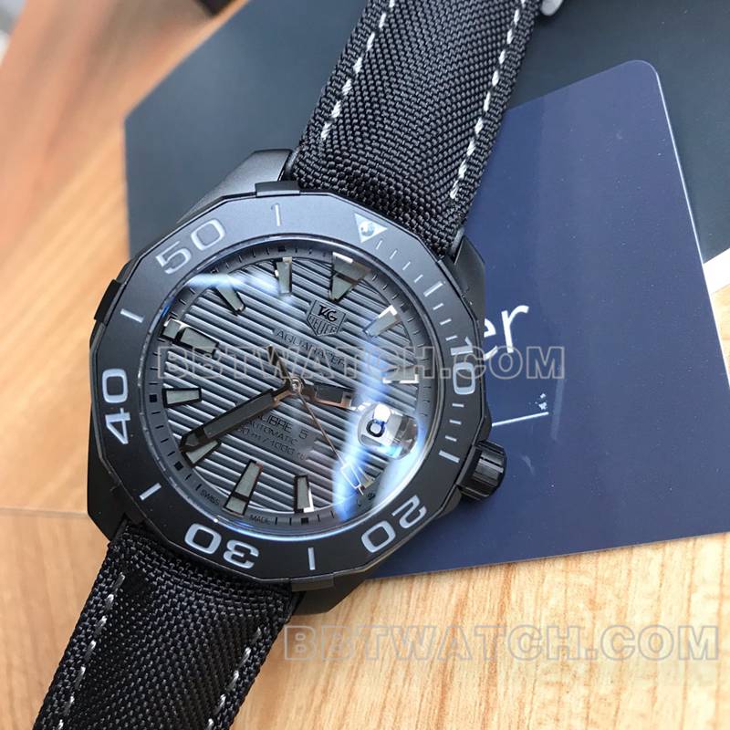 泰格豪雅1:1复刻手表原单竞潜黑盘黑壳机械黑色皮带款正面实拍图