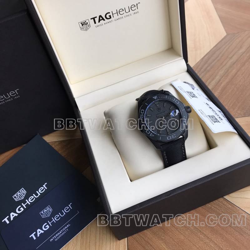 泰格豪雅1:1复刻手表原单竞潜黑盘黑壳机械黑色皮带款正面实拍图