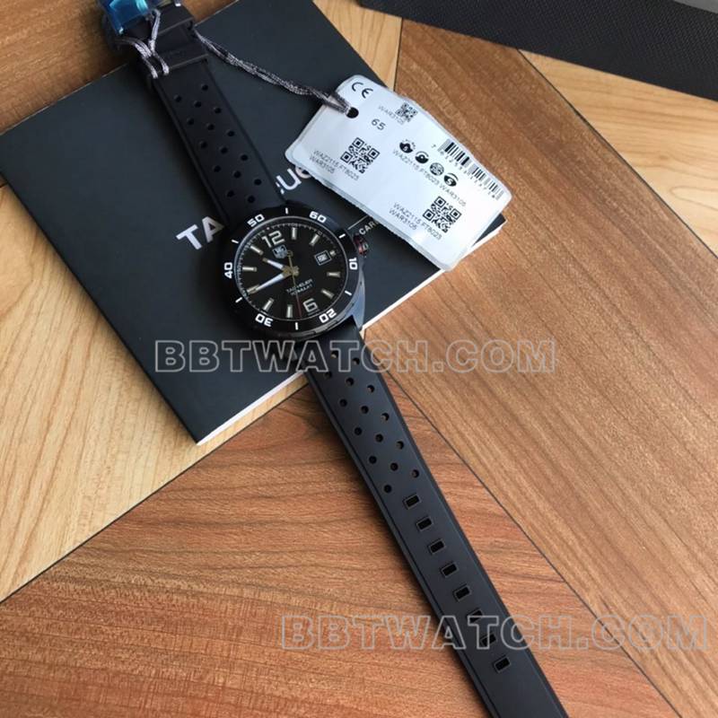 泰格豪雅顶级复刻手表F1黑盘41mm机械橡胶款正面实拍图