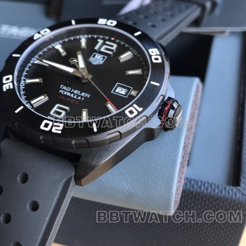 泰格豪雅顶级复刻手表F1黑盘41mm机械橡胶款正面实拍图