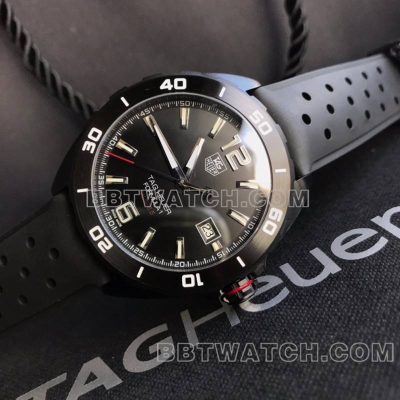 泰格豪雅顶级复刻手表F1黑盘41mm机械橡胶款正面实拍图