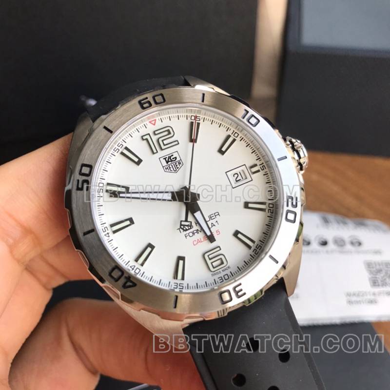 泰格豪雅最优复刻手表F1白盘41mm机械橡胶款正面实拍图