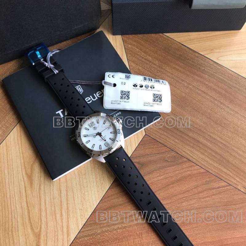 泰格豪雅最优复刻手表F1白盘41mm机械橡胶款正面实拍图