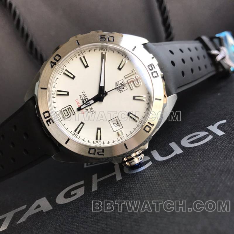 泰格豪雅最优复刻手表F1白盘41mm机械橡胶款正面实拍图